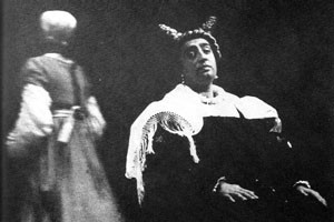 Peppe Barra in La gatta Cenerentola di Roberto De Simone Giambattista Basile