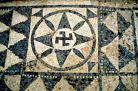 mosaico con svastica