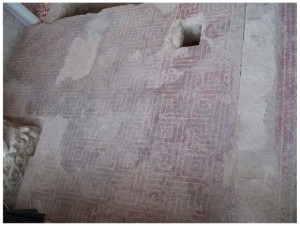 svastiche nella villa romana nel castello di baia