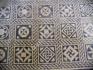 mosaico con svastica