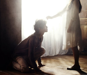 una scena del film "a werewolf boy"