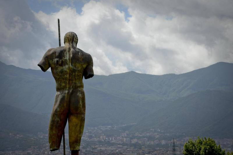 Igor Mitoraj I Giganti Risvegliano Pompei