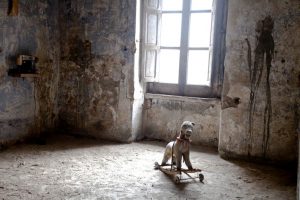 Gian Maria Tosatti, Sette Stagioni dello Spirito, 5_ I fondamenti della luce (Installation view), 2015. Ex-Convento di Santa Maria della Fede. Fonte: http://www.tosatti.org/