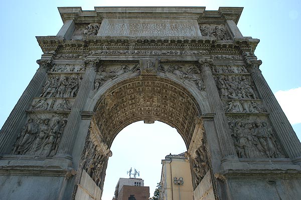 arco traiano benevento