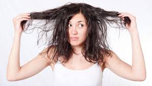 Capelli grassi: come affrontare il problema?