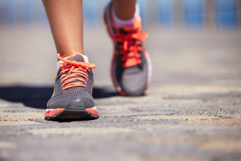 Passeggiare: fa bene al cuore degli anziani