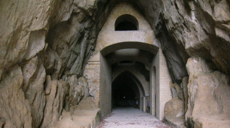Crypta Neapolitana: la tomba di Virgilio a Napoli