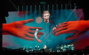 alt="Roger Waters"