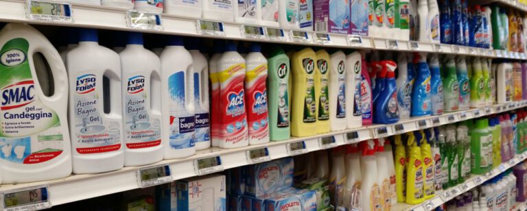 Candeggina: proprietÃ  e rischi nellâ€™uso domestico