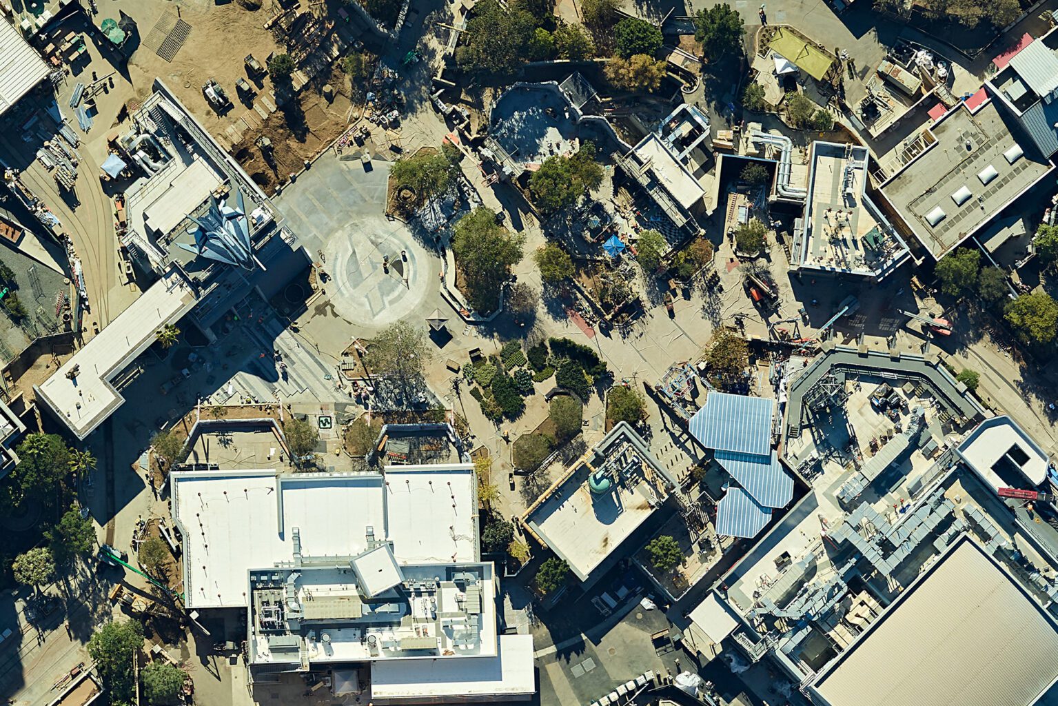 Visuale aerea dell'Avengers Campus in California