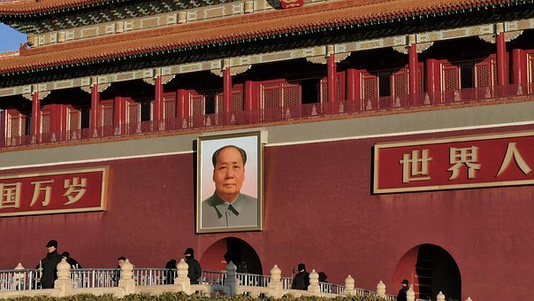 Poster di Mao Zedong in piazza Tiananmen