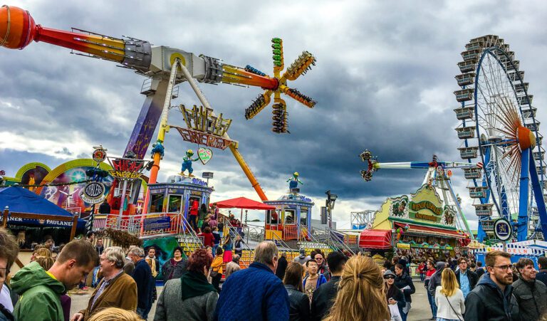 Oktoberfest: Storia, tradizioni e curiositÃ  del festival di Monaco