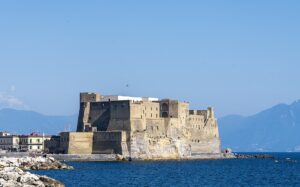 Vista sul lungomare del Castel dell'Ovo (Napoli)